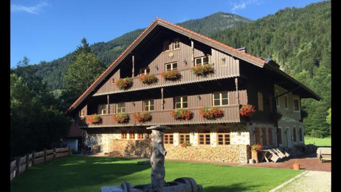 Ferienwohnungen Zipflwirt Bayrischzell Buitenkant foto